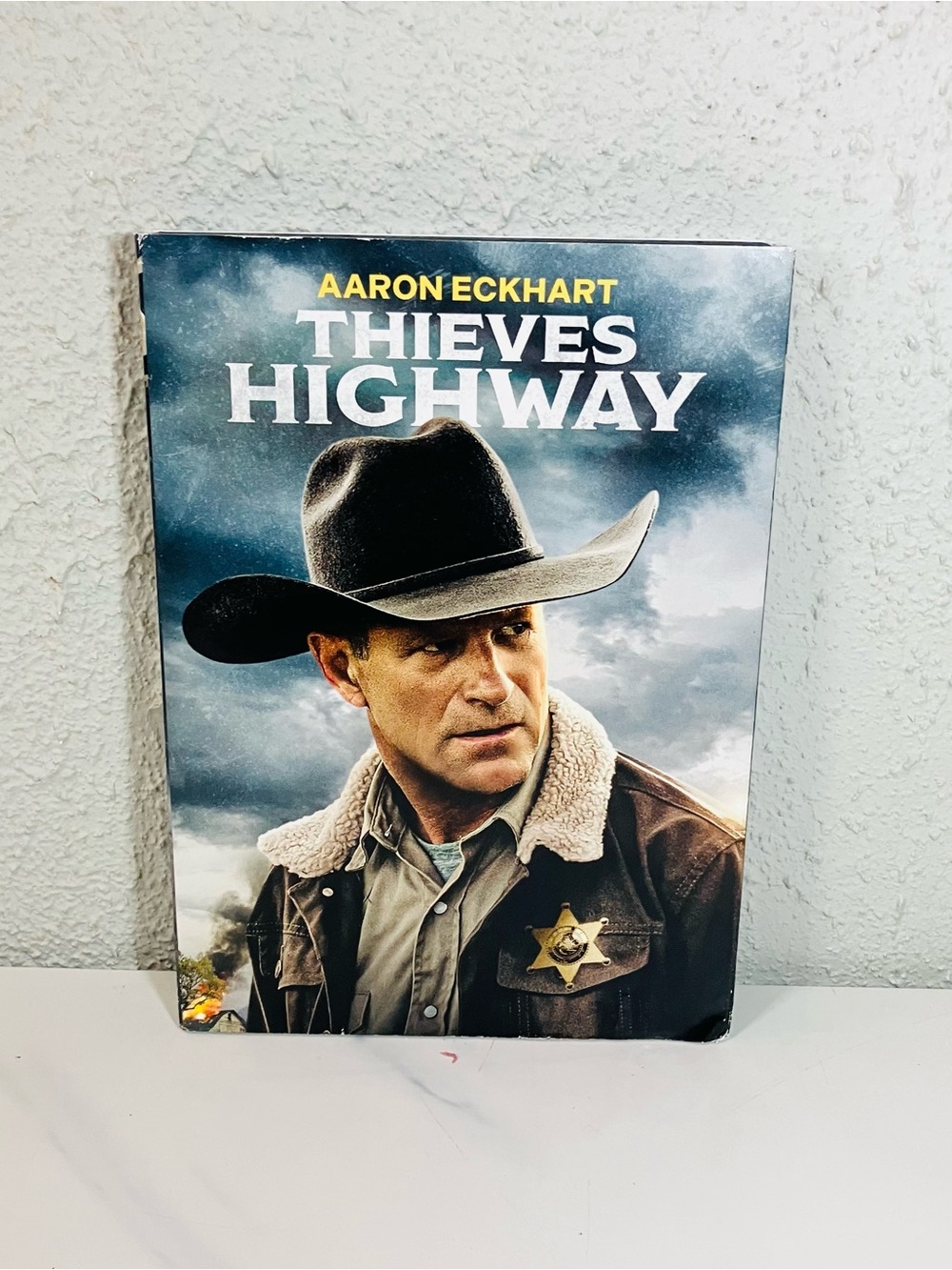 Thieves Highway Aaron Eckhart DVD - Blue & Brown Cover